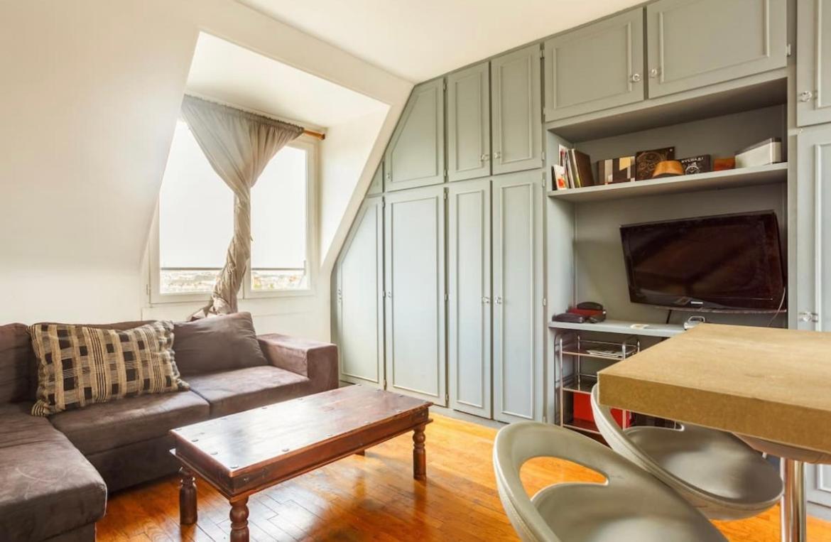 Beautiful Apartment With A View Of Eiffel Tower In Center 巴黎 外观 照片